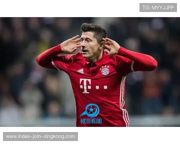 莱万反身抽射精度恐怖，拜仁前场瞬间点亮