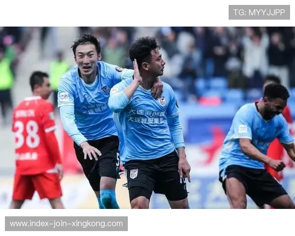 大连英博边路轻轻一拨就撕开大片空间