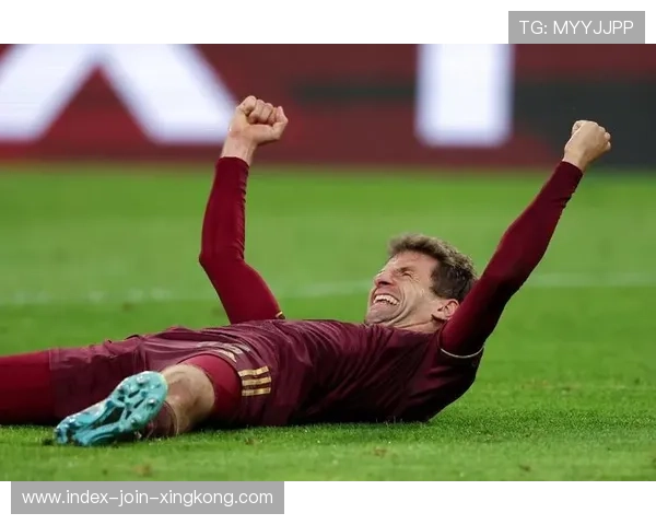 拜仁格雷茨卡禁区爆射，力量感拉满——重塑足球赛场的激情与力量